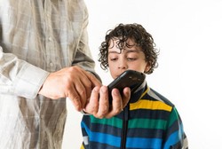 Kurangi Penggunaan Gadget Bisa Bikin Anak Pintar Bicara