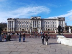 Foto-foto di Depan Buckingham Palace, Seru!