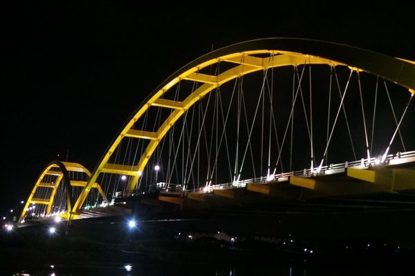 Jembatan Mirip Logo McDonalds di Palu
