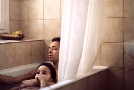 Foto-foto Momen Hening Ibu dan Putrinya yang Menawan