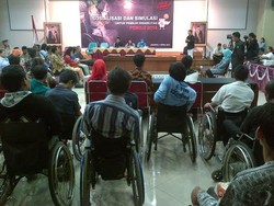 Penyandang Disabilitas Kumpul di KPU Ikut Simulasi Pencoblosan