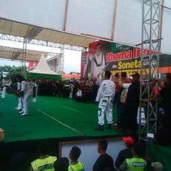 Nyanyikan 11 Lagu, Profesor Rhoma Hipnotis Ribuan Simpatisan PKB Pasuruan