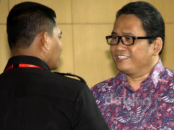 Amir Hamzah Bantah Minta Bantuan Wawan