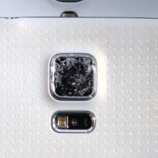 Dilindas Mobil, Galaxy S5 Tetap Hidup