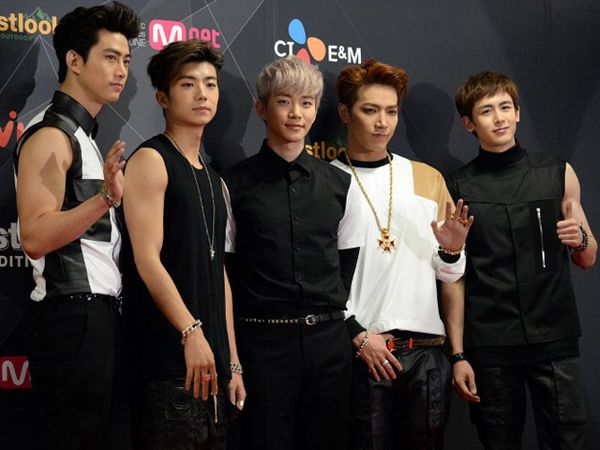 2PM Stylish Hitam-putih di Jepang