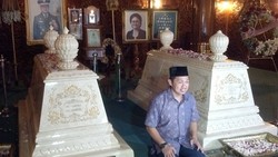 Anis Matta Ziarah ke Makam Soeharto, Minta Restu Nyapres?