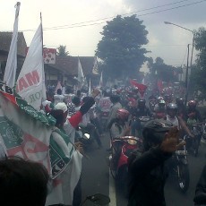 Massa PDIP Jumpa dengan Massa PKB di Bantul, Saling Beri Jempol