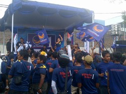 Sebelum Surya Paloh Pidato, Simpatisan NasDem Asyik Dangdutan