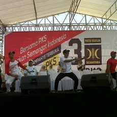 Aher Kampanye di Cilegon, Dibuka dengan Musik Rap dan Senam