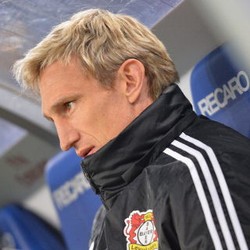 Leverkusen Pecat Hyypia