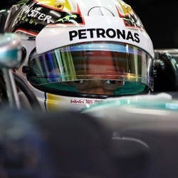 Mercedes Dominan, Hamilton Kian Percaya Diri