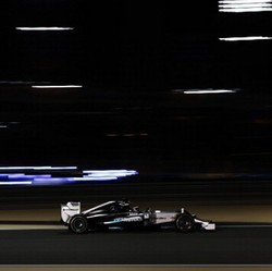 Hamilton Catat Waktu Tercepat Lagi, Mercedes Dominasi Sesi Latihan