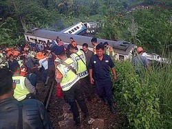 2 Gerbong KA Malabar Sudah Dievakuasi, Tapi Lokomotif Belum