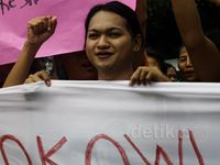 Waria Minta Jokowi Tetap Gubernur DKI
