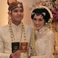 Asal Rumah Tangga Lebih Utama, Dude Tak Larang Alyssa Berkarier