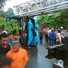 Tujuh Korban Luka Laka Bus Rombongan di Pasuruan Jalani Operasi