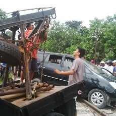 Mobil Dievakuasi, Empat Orang Luka Laka KA Harina Masih Dirawat