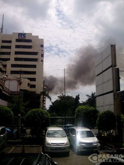 Perumahan di Belakang ITC Mangga Dua Terbakar, 15 Pemadam Dikerahkan