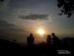Sunrise Cantik Borobudur dari Punthuk Setumbu