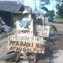 Warga Ancam Golput Jika Jalan Mercedes Benz Tak Diperbaiki