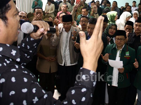 Caleg PKB Dibaiat