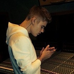 Ini Dia Tato Baru Justin Bieber di Leher