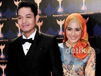 Kemesraan Alyssa Soebandono dan Dude Harlino