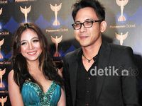 Teman Tapi Mesra, Nadia Vega dan David NOAH
