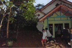 Tertimpa Longsor Ibu dan Bayi Tewas dengan Posisi Berpelukan