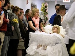 Divonis Kanker Tulang, Wanita Ini Segera Dinikahi Kekasihnya di Rumah Sakit