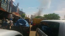 TransJ Terbakar di Depan Pasar Rumput, Jalan Sultan Agung Ditutup