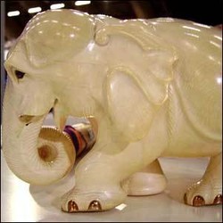 Polisi Gerebek Toko Suvenir di Pluit, Gading Hingga Taring Macan Disita