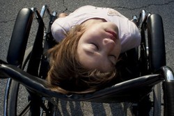 Tangan dan Kaki Lunglai Karena Sakit Langka, Alyssa Tetap Semangat