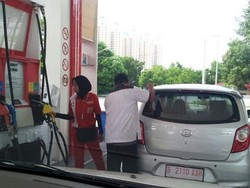 Pakai Nozzle Khusus, Mobil Murah Takkan Pakai Lagi Premium?