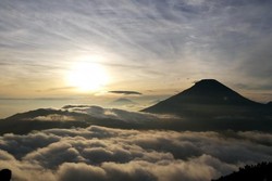 Sunrise Emas dari Puncak Sikunir