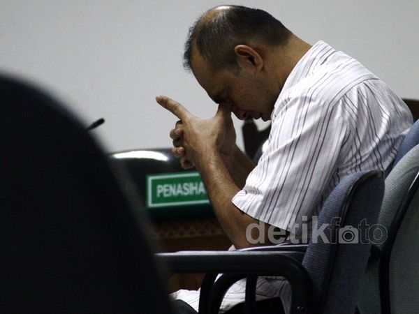 Dituntut 5 Tahun Penjara, Deviardi Menangis