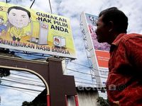 Baliho Bertuliskan Gunakan Hak Pilih Anda