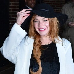 Duh! Lindsay Lohan Masih Suka Minum Alkohol Setelah Rehabilitasi