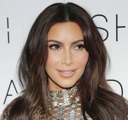 5 Elemen Make-up yang Bisa Dicontek dari Riasan Kim Kardashian
