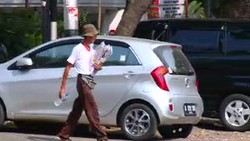 Capres Merakyat di Musim Kampanye, Penjual Koran Eceran: Ah..Lagu Lama