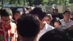 Bersama Istri, Begini Gaya Jokowi Nyoblos