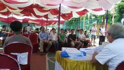 Berbaju Kotak-kotak Biru, Ahok Mencoblos di TPS 067 Pluit