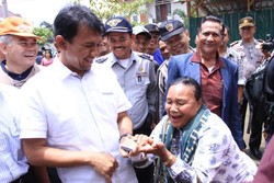 Ketika Pengungsi Gunung Sinabung Antusias Nyoblos