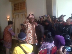 Sultan Nyoblos Bersama Keluarga: Soal Pilihan, Itu Urusan Sendiri-sendiri