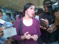 TPS Pondok Bambu: Atut, Angie, Nunun, Hartati & Dewi Persik Nyoblos Bareng