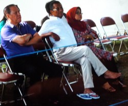 Bersandal Jepit Biru, Seperti Ini Gaya Santai Dahlan Iskan Saat Coblosan