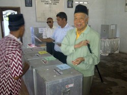 Probosoetedjo dan Titiek Soeharto Nyoblos di Tempat Kelahiran Pak Harto