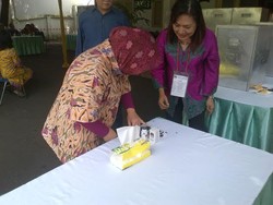 Nyoblos di TPS Cendana, Mbak Tutut Pilih Wakil Rakyat yang Baik