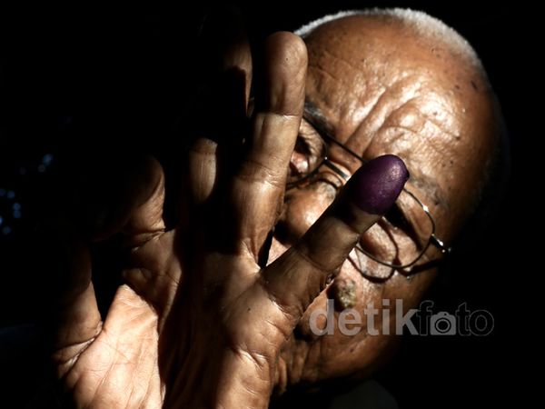 Antusiasme Warga Nyoblos Pileg