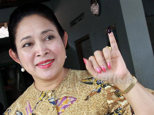 Titiek Soeharto & Probosoetedjo Nyoblos di Kemusuk